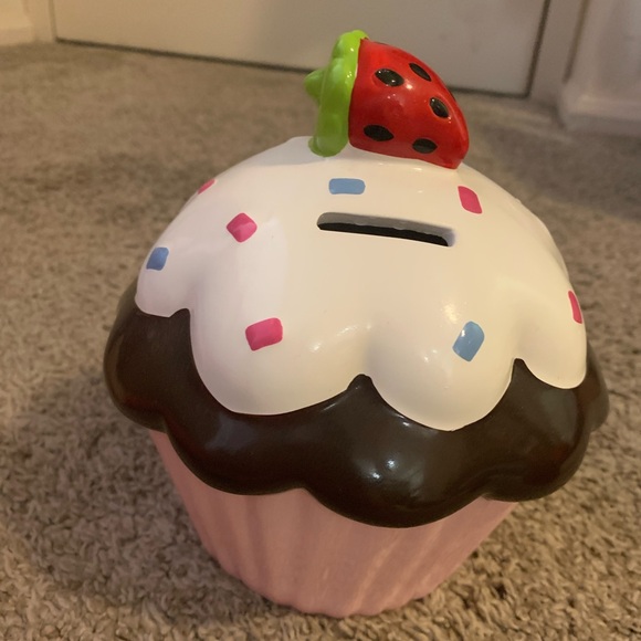 Cupcake Bank - Picture 2 of 4